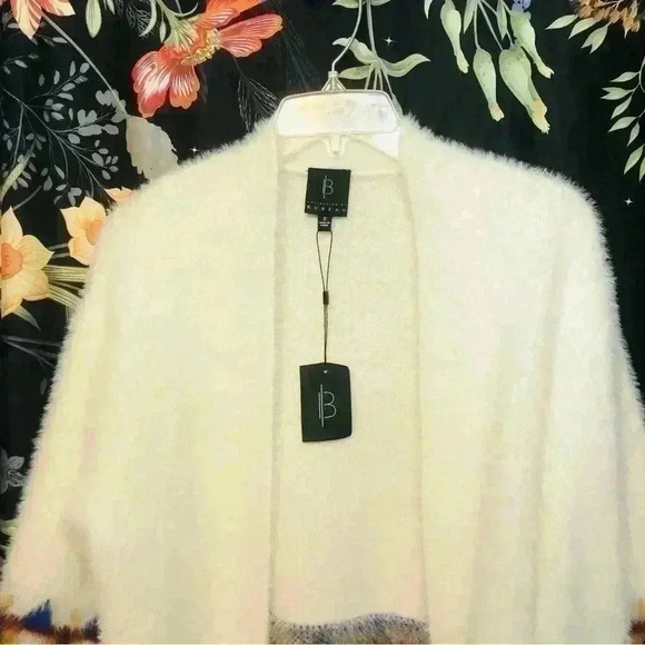 Bobeau Ivory Fuzzy Open Front Cardigan With Blue & Gold Tribal Design Size Small - Picture 2 of 11